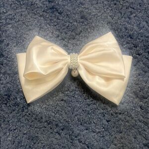 Elegant Cream Hair Bow with Pearl Accents